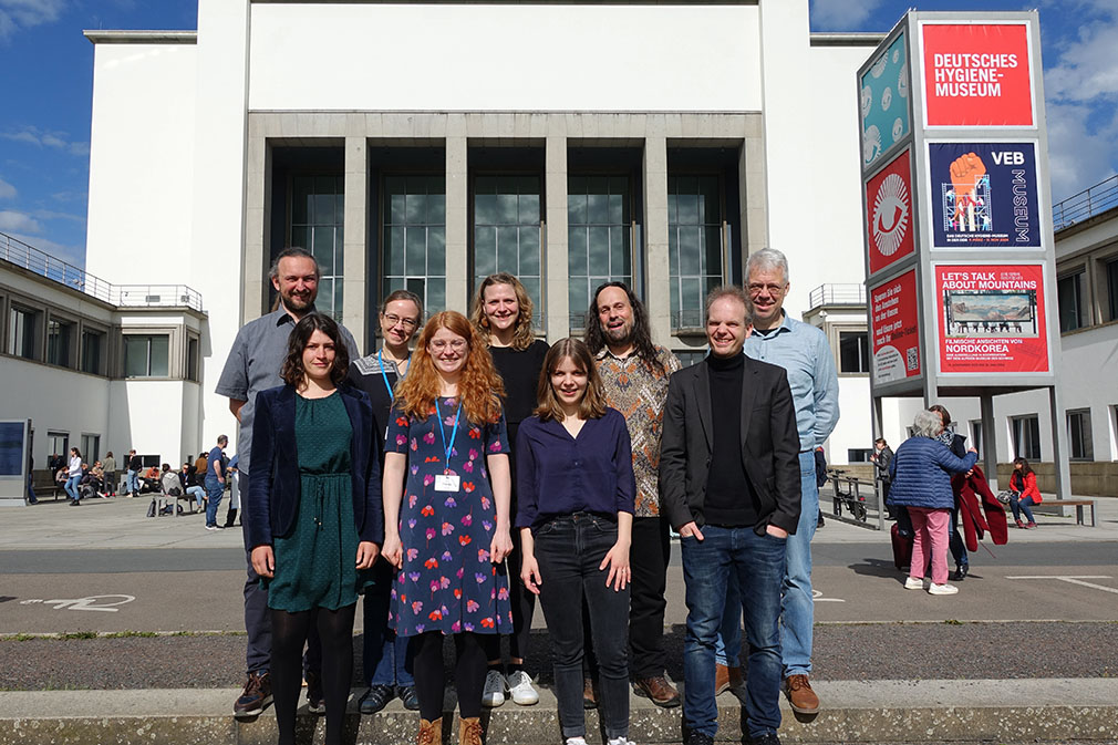 Gruppenfoto. Das Team vom Karlsruher Transformationszentrum. 